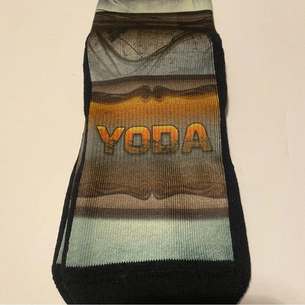 New NWT men’s Yoda Star Wars long socks L/XL black green